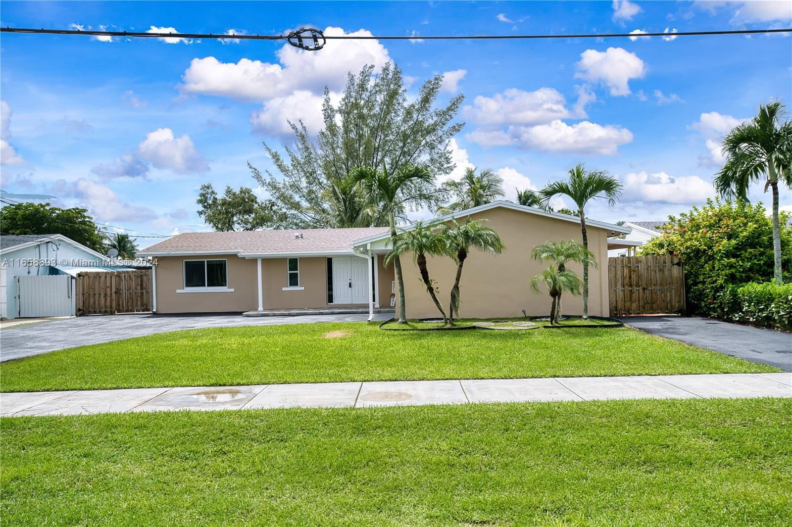 Real estate property located at 10420 198th St, Miami-Dade, BEL-AIRE SEC 2, Cutler Bay, FL