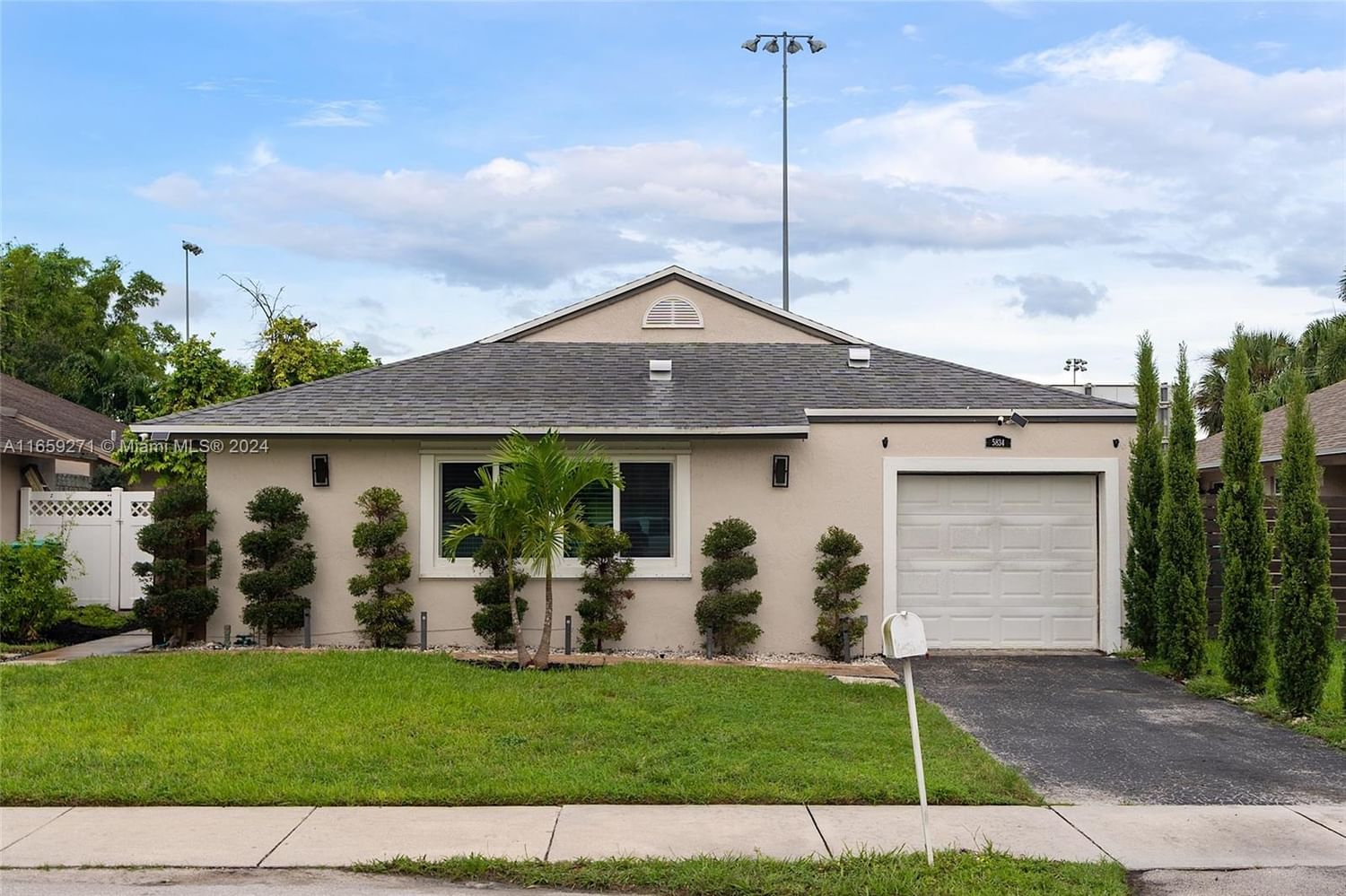 Real estate property located at 5834 97th Ter, Broward, COLONY AT STIRLING, Cooper City, FL