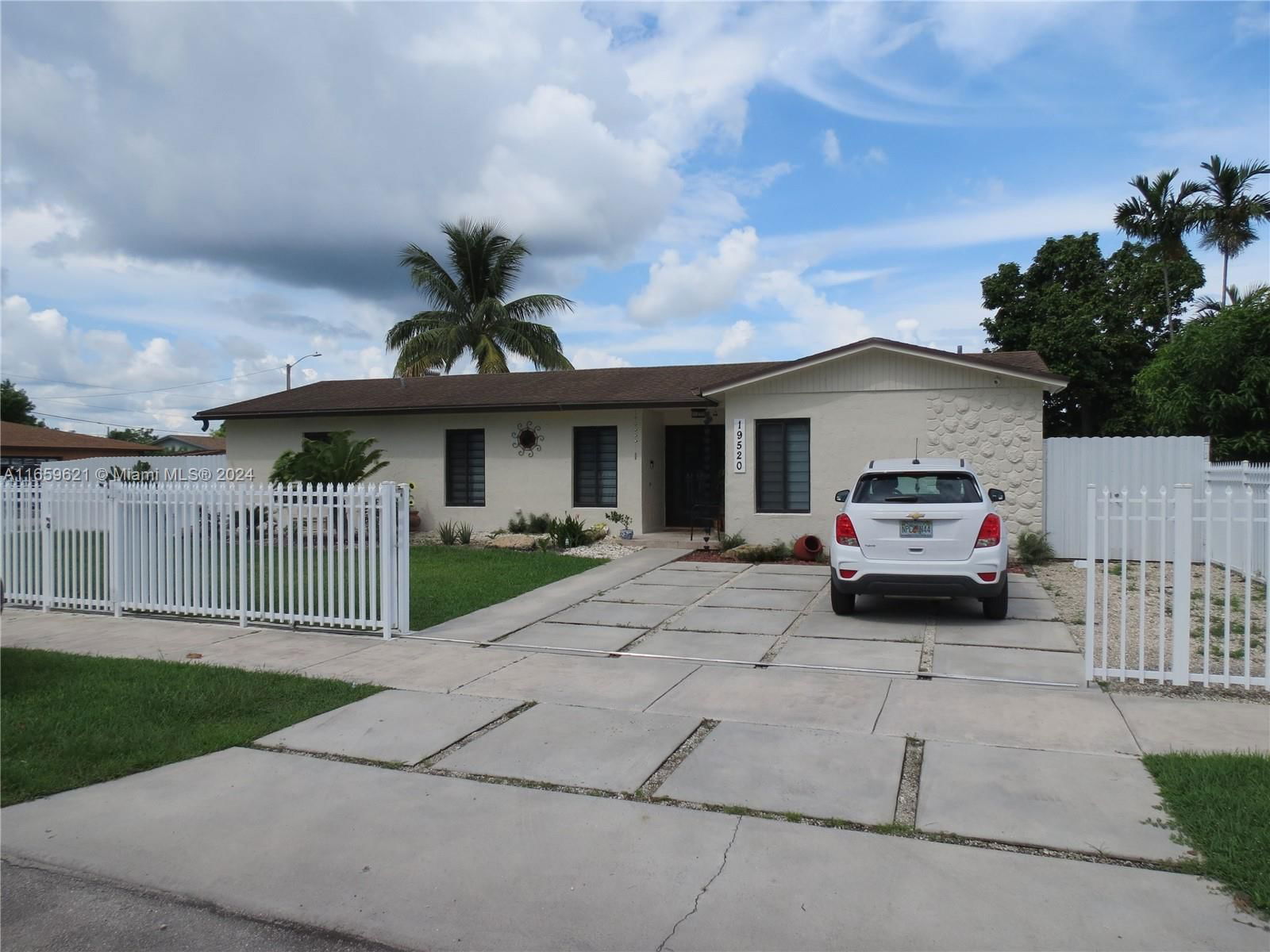 Real estate property located at 19520 118th Ave, Miami-Dade, KATIMETA ESTATES, Miami, FL