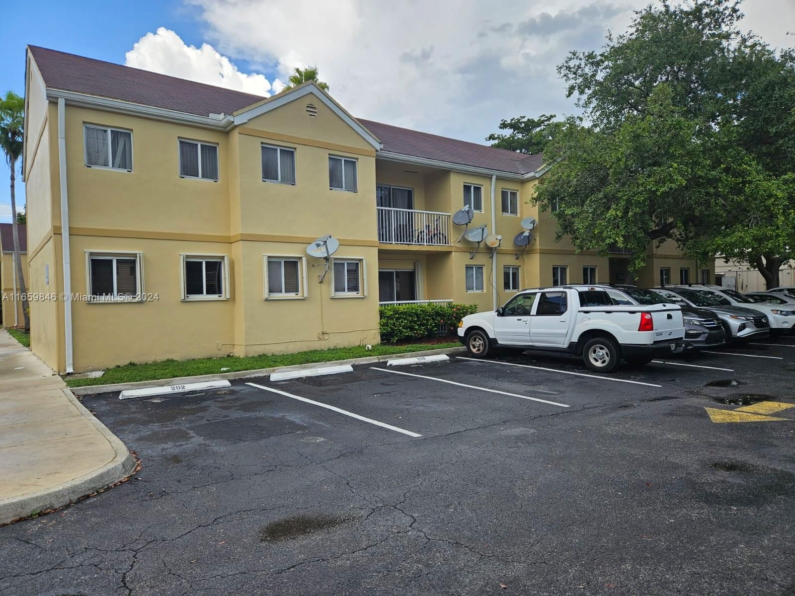 Real estate property located at 13820 112th St #203, Miami-Dade, WILLOW WALK OF KENDALL CO, Miami, FL