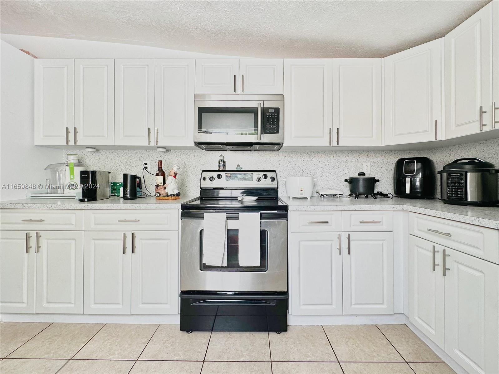 Real estate property located at 14240 22nd Ct, Miami-dade, Magnolia Gardens Consolid, Miami Gardens, FL