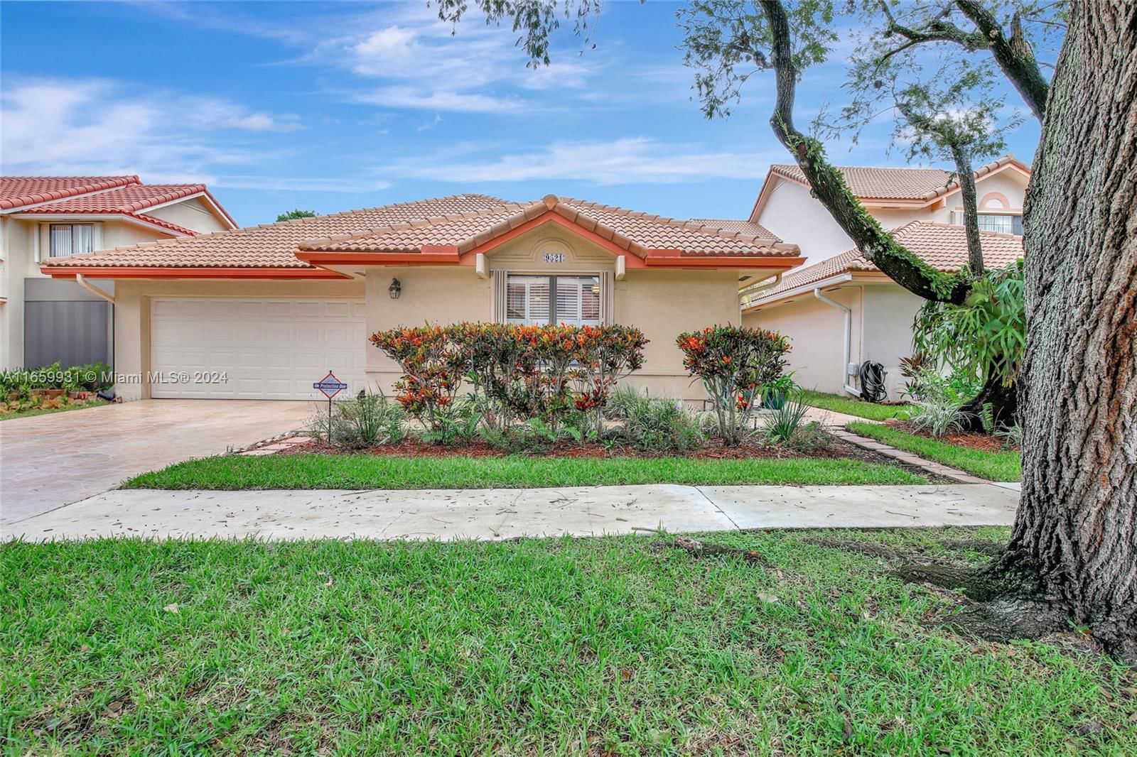 Real estate property located at 9521 18th Pl, Broward, Mayfair at Jacaranda, Plantation, FL