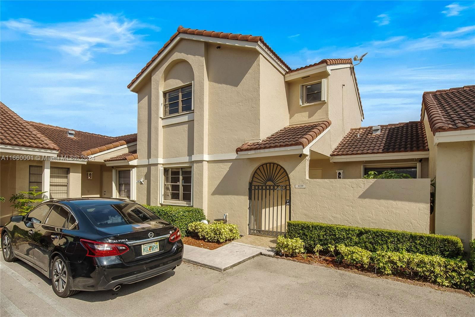 Real estate property located at 6239 170th Ter, Miami-Dade, VILLA HOMES AT THE MOORS, Hialeah, FL