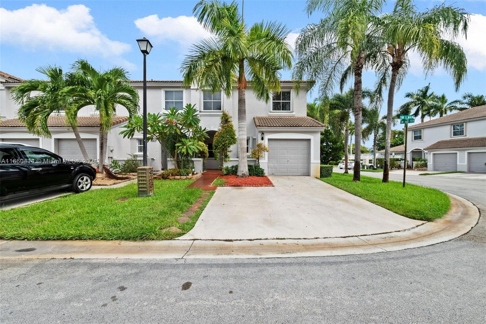 Real estate property located at 16819 1st Mnr #16819, Broward, PEMBROKE SHORES, Pembroke Pines, FL