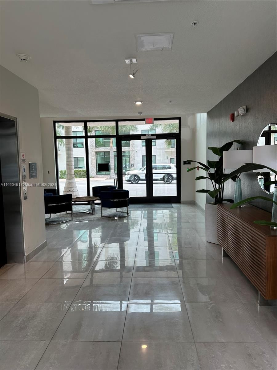 Real estate property located at 8201 41st St D-206, Miami-Dade, DOWNTOWN DORAL SOUTH PHAS, Doral, FL