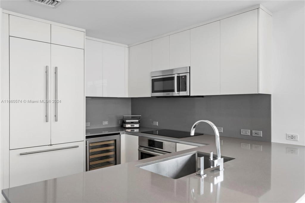 Real estate property located at 68 6 St #3102, Miami-dade, Reach Condo, Miami, FL