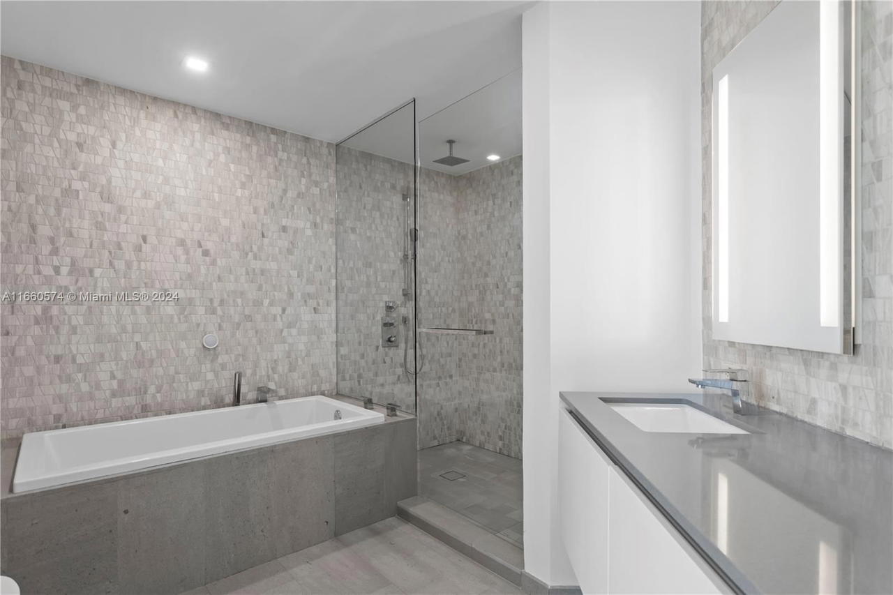 Real estate property located at 68 6 St #3102, Miami-dade, Reach Condo, Miami, FL