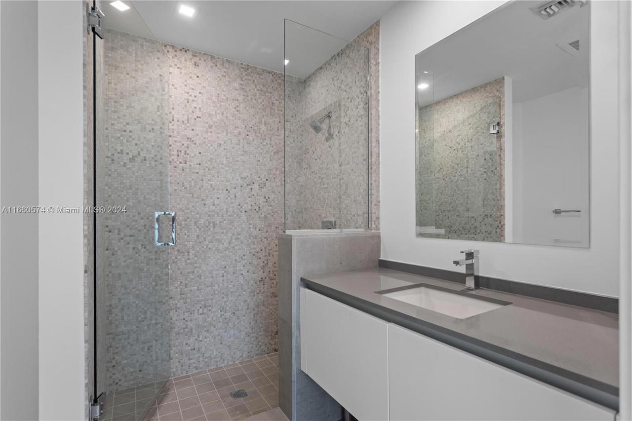 Real estate property located at 68 6 St #3102, Miami-dade, Reach Condo, Miami, FL
