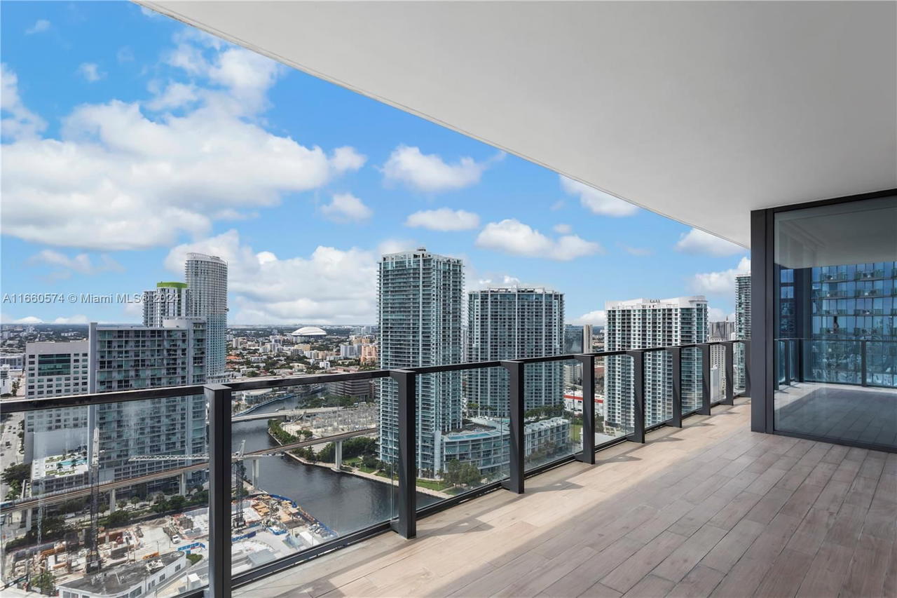 Real estate property located at 68 6 St #3102, Miami-dade, Reach Condo, Miami, FL