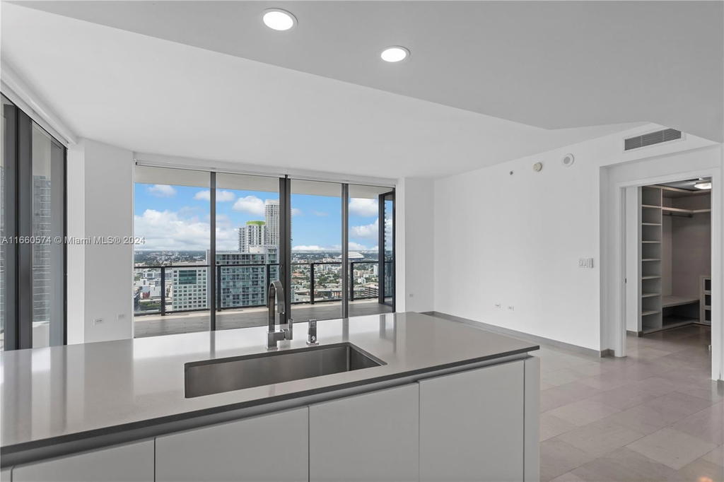 Real estate property located at 68 6 St #3102, Miami-dade, Reach Condo, Miami, FL