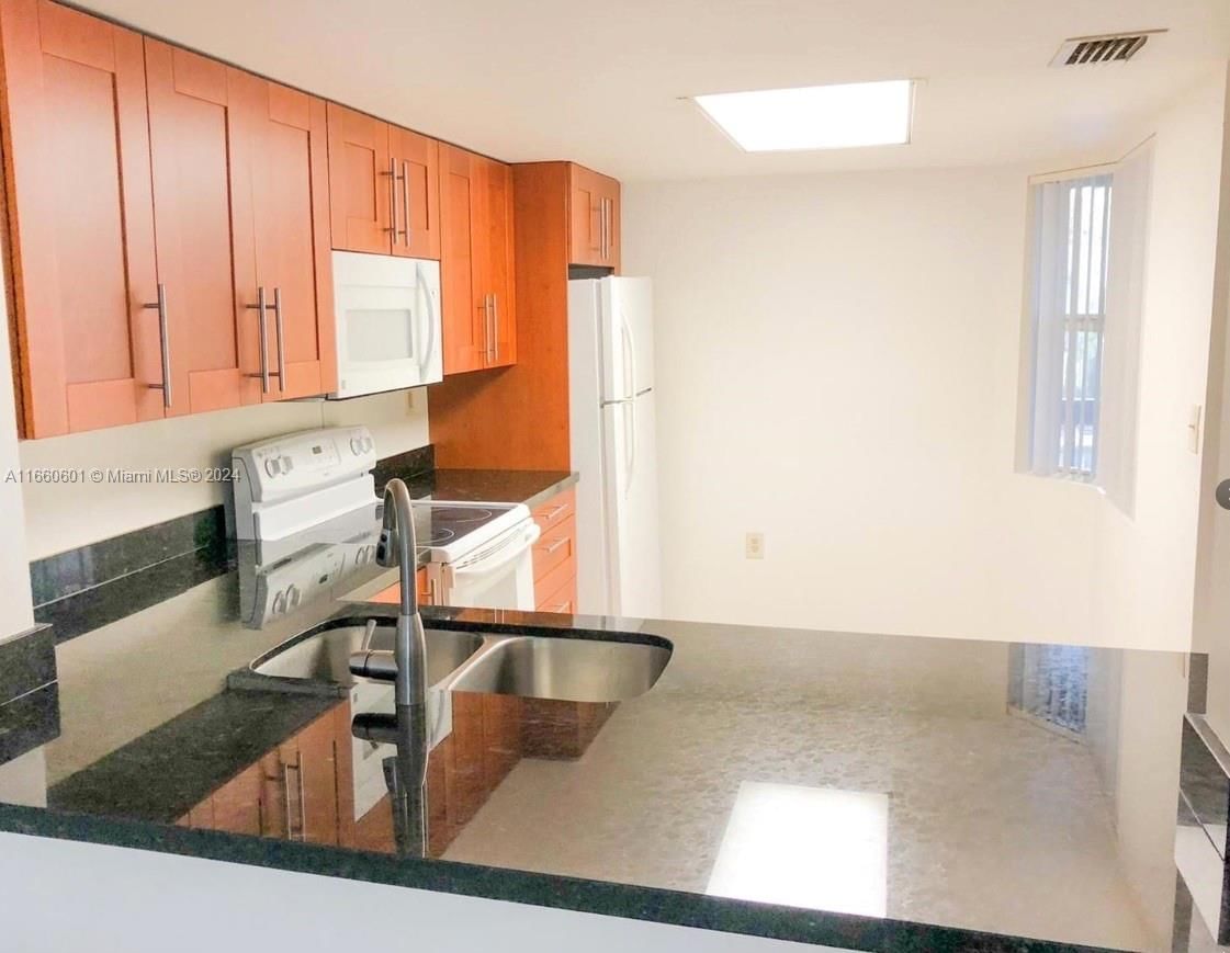 Real estate property located at 446 113th Way #446, Broward, FAIRWAY GREENS CONDO HOME, Pembroke Pines, FL