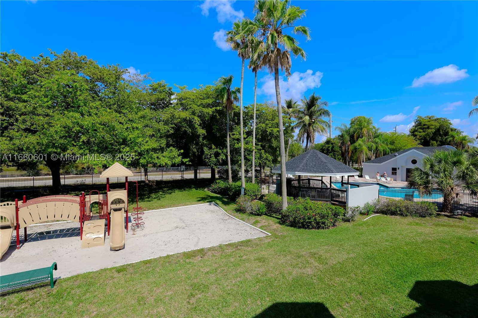 Real estate property located at 446 113th Way #446, Broward, Fairway Greens Condo Home, Pembroke Pines, FL