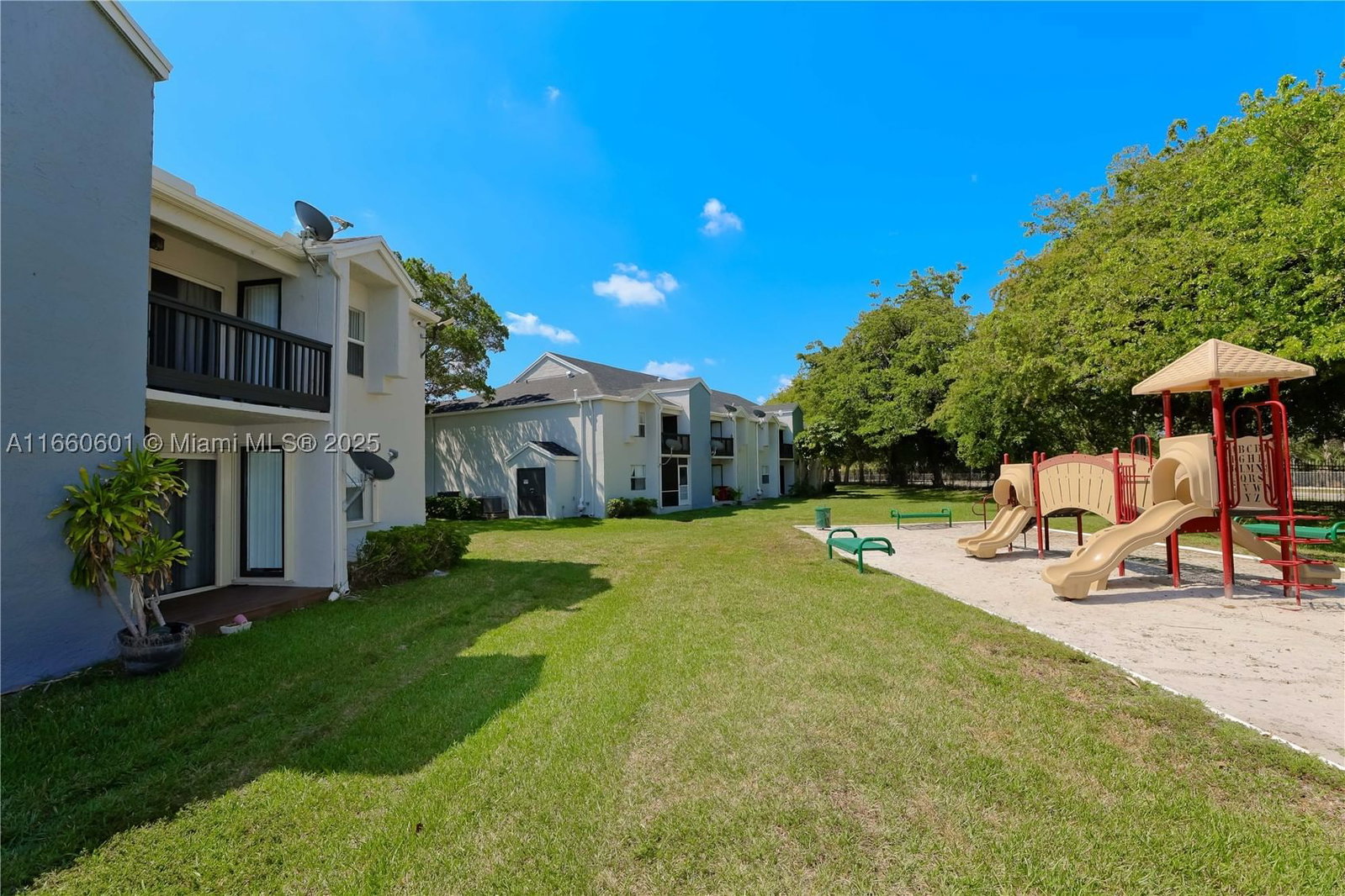 Real estate property located at 446 113th Way #446, Broward, Fairway Greens Condo Home, Pembroke Pines, FL