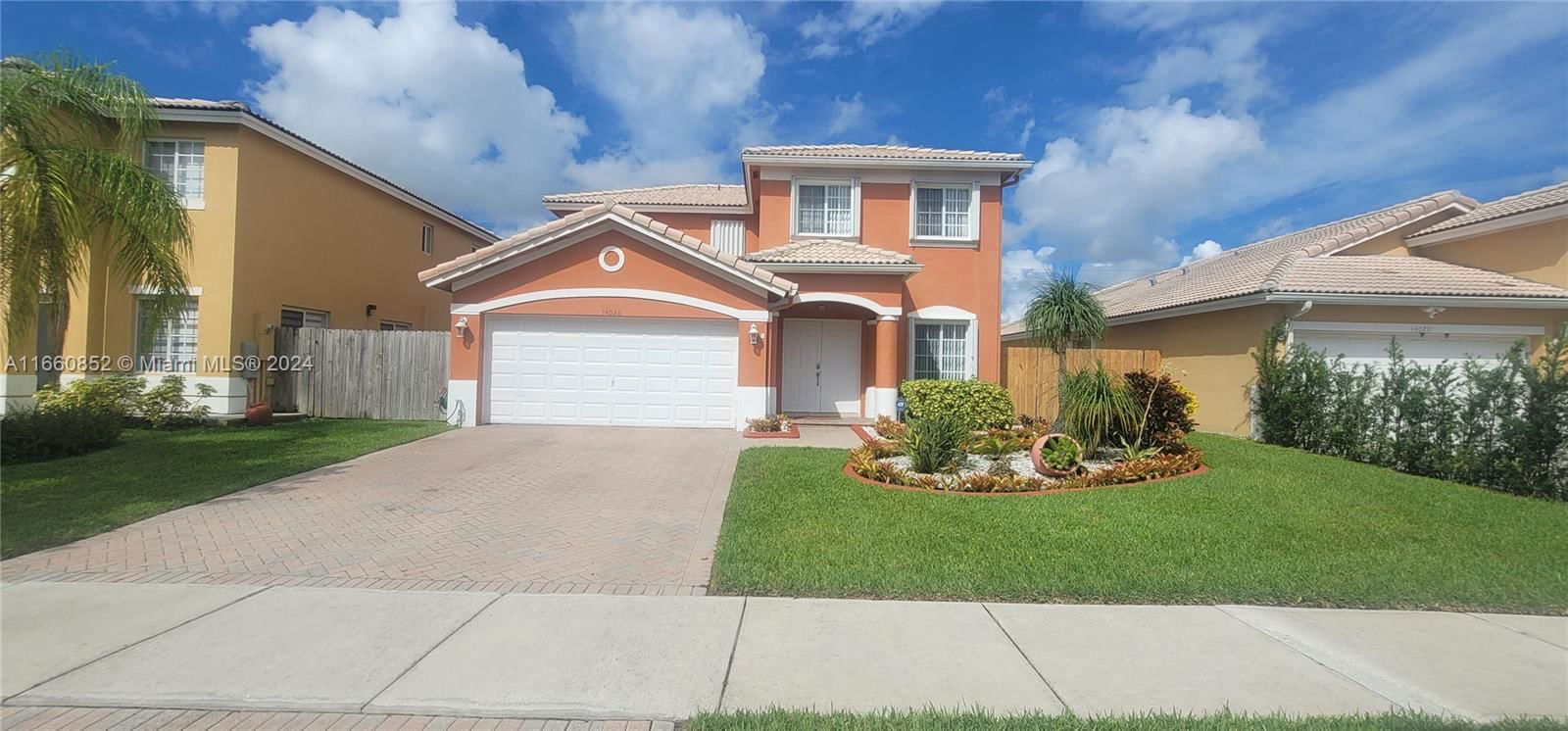 Real estate property located at 14028 156th Ave, Miami-Dade, OAK CREEK NORTH REPLAT, Miami, FL