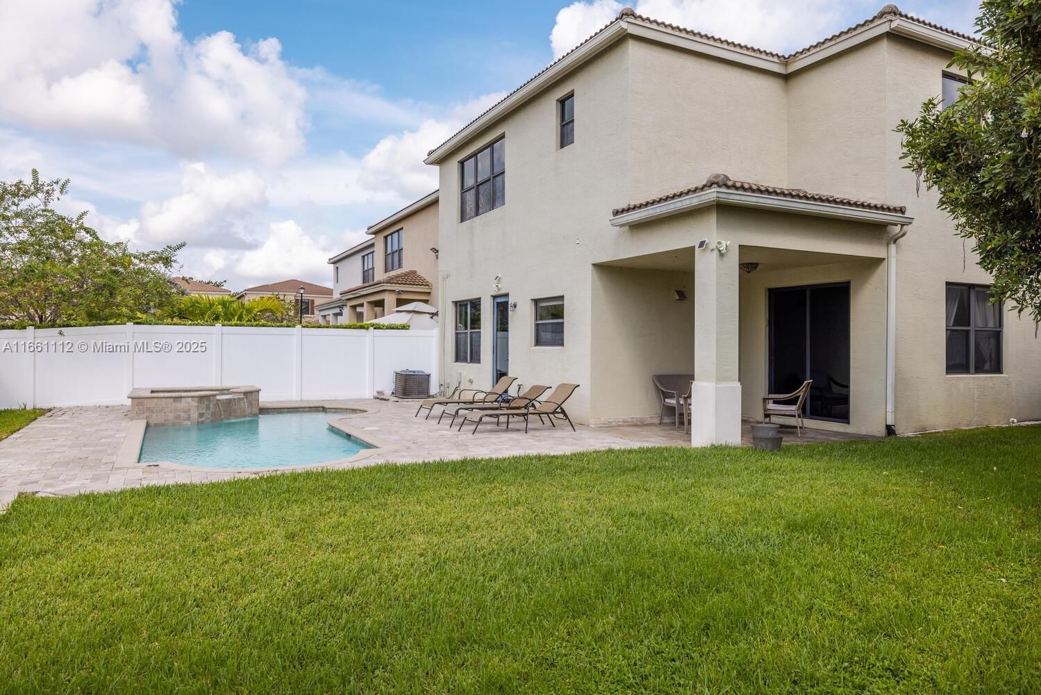 Real estate property located at 972 193rd Ter, Miami-dade, Champion Lakes, Miami, FL
