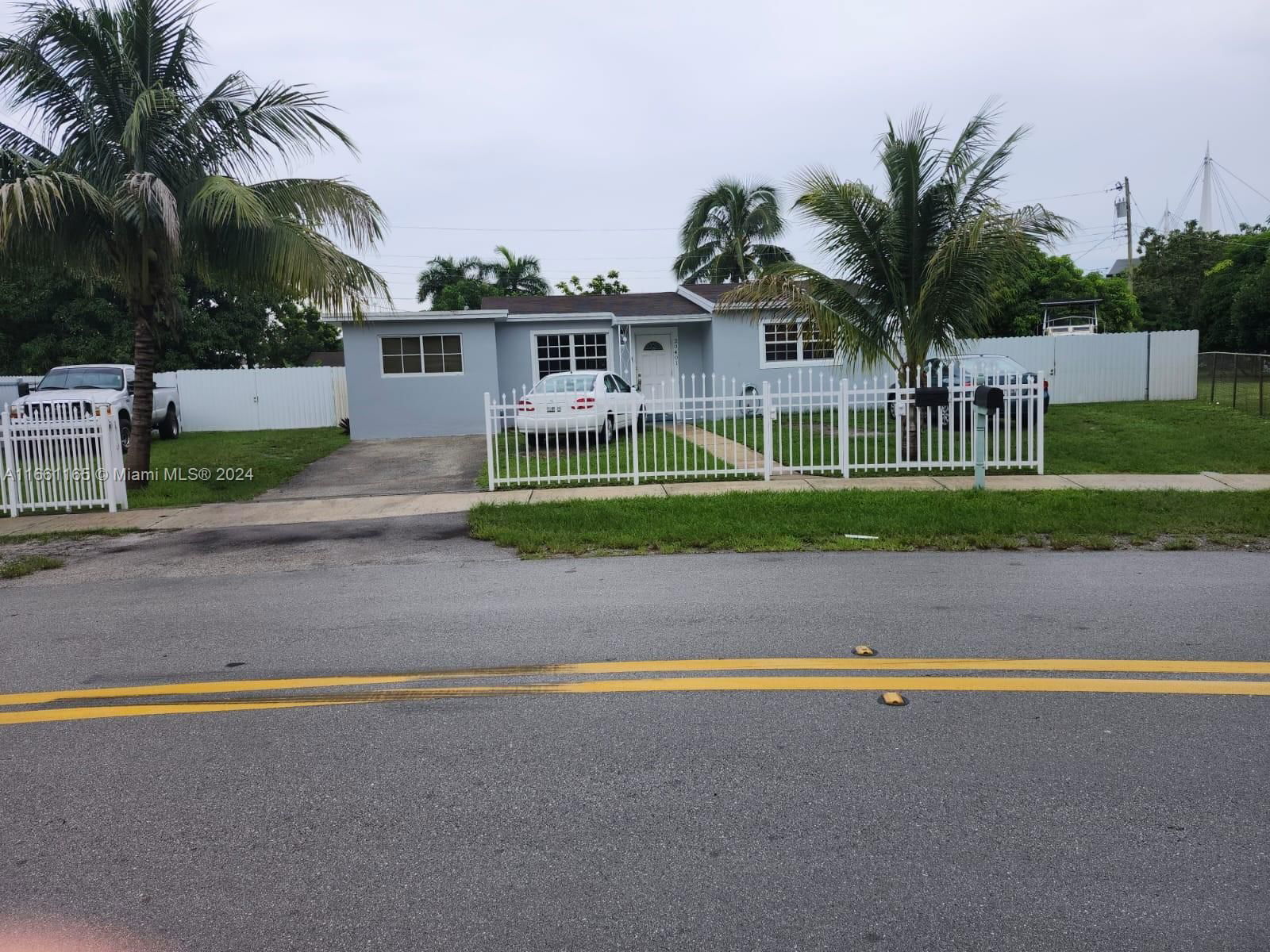 Real estate property located at 20401 25th Ave, Miami-Dade, LAKE LUCERNE SEC 4, Miami Gardens, FL