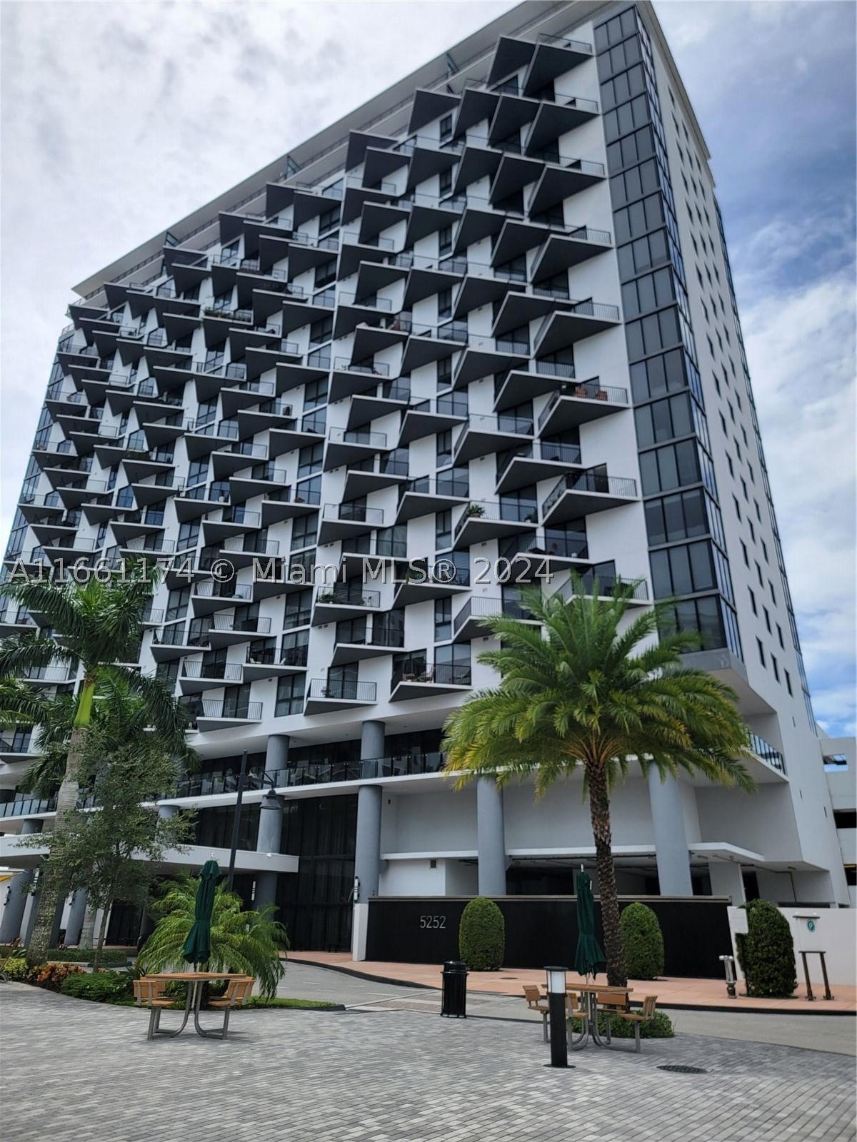 Real estate property located at 5252 85th Ave #1601, Miami-dade, 5252 Paseo Condo, Doral, FL