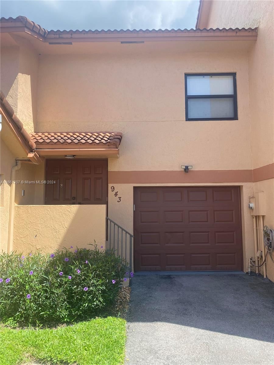 Real estate property located at 943 113th Ter, Broward, HERON'S LANDING, Pembroke Pines, FL