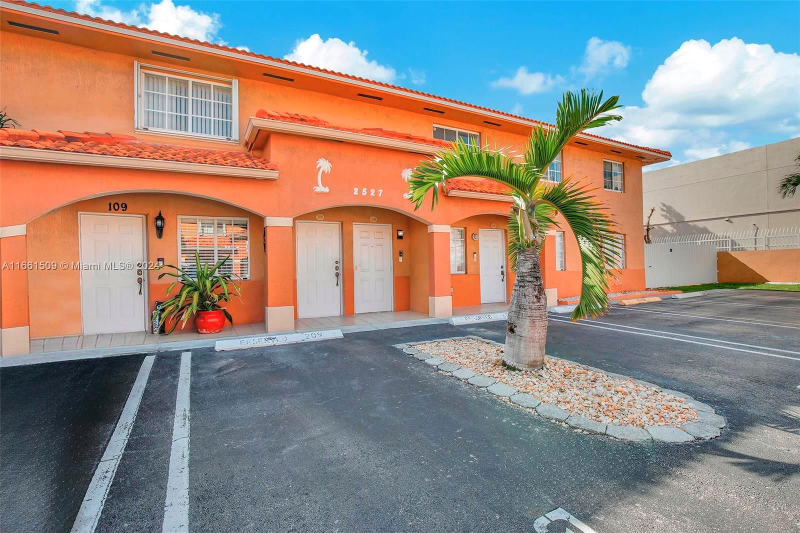 Real estate property located at 2527 76th St #208, Miami-Dade, WEST PALM VILLAS III COND, Hialeah, FL