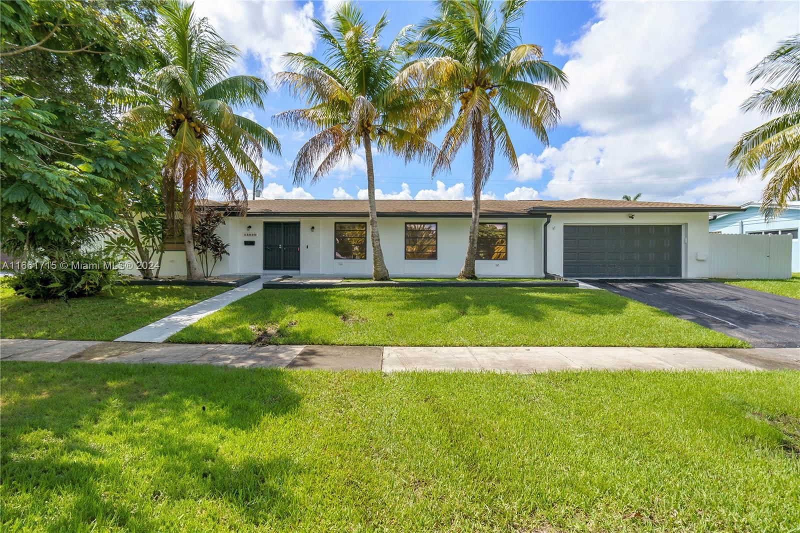 Real estate property located at 15640 Palmetto Club Dr, Miami-Dade, Palmetto Country Club Ests, Miami, FL