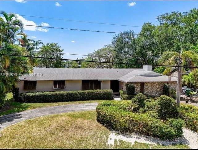 Real estate property located at 13700 70th Ave, Miami-Dade, TANGLEWOOD LAKE, Palmetto Bay, FL