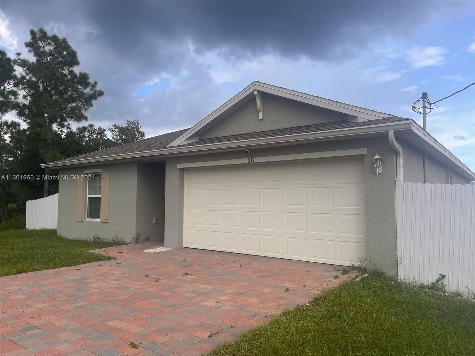 Real estate property located at 611 Woodcrest Dr, Lee, GREENBRIAR, Lehigh Acres, FL