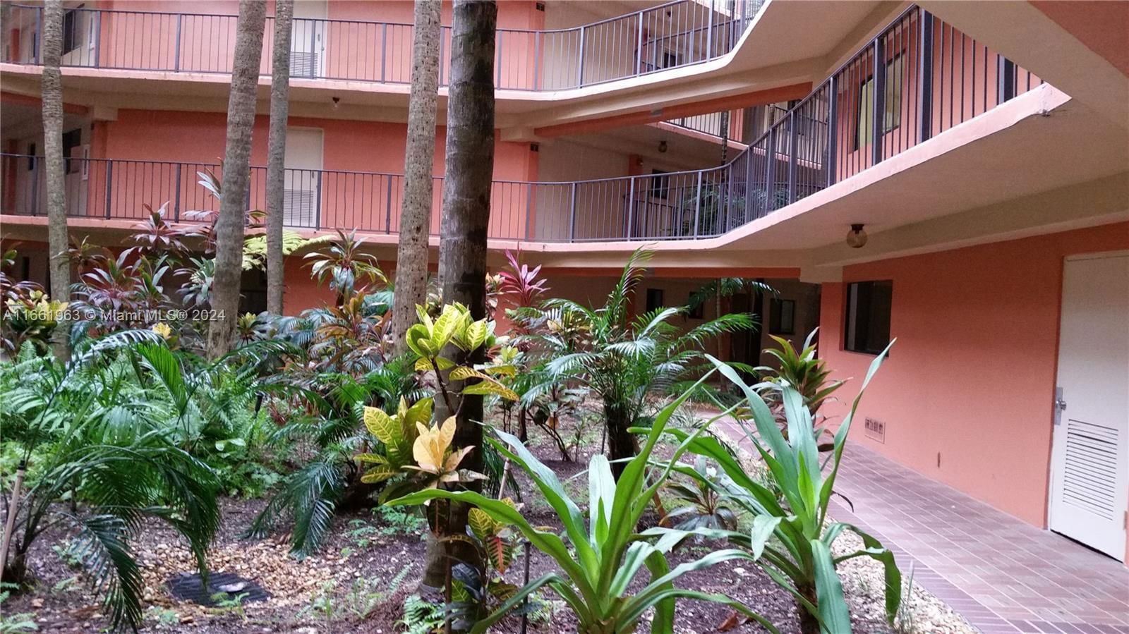 Real estate property located at 8650 133rd Ave Rd #221, Miami-Dade, HORIZONS WEST CONDO #7, Miami, FL