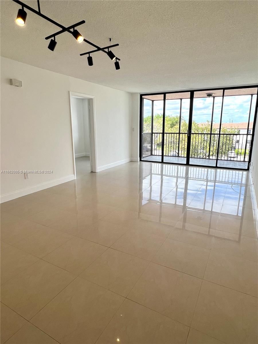 Real estate property located at 20860 San Simeon Way #301-6, Miami-Dade, LAKEVIEW OF THE CALF CLUB, Miami, FL