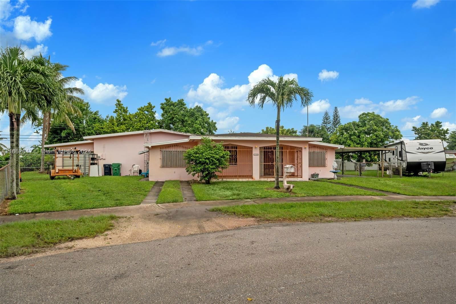 Real estate property located at 11445 51st St, Miami-Dade, WESTWOOD LAKE 4TH ADDN, Miami, FL