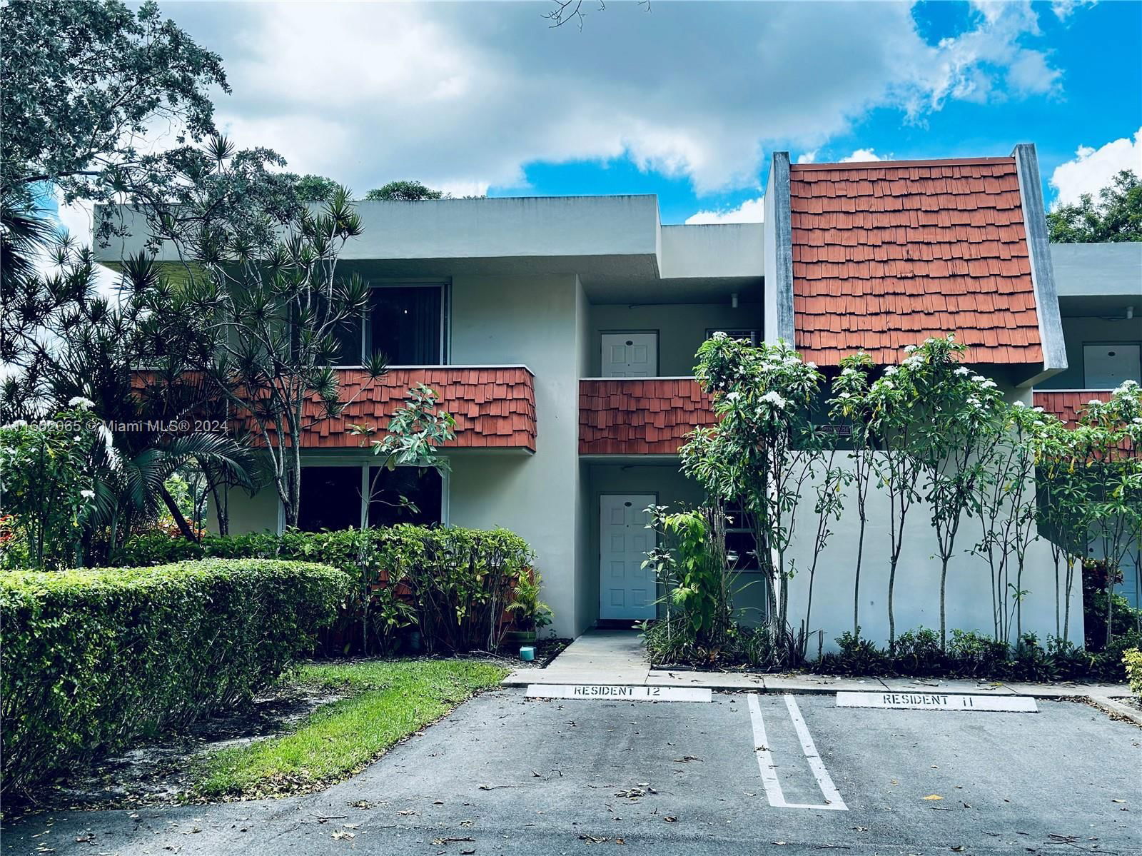 Real estate property located at 907 Cypress Ter #206, Broward, PALM-AIRE COUNTRY CLUB, Pompano Beach, FL