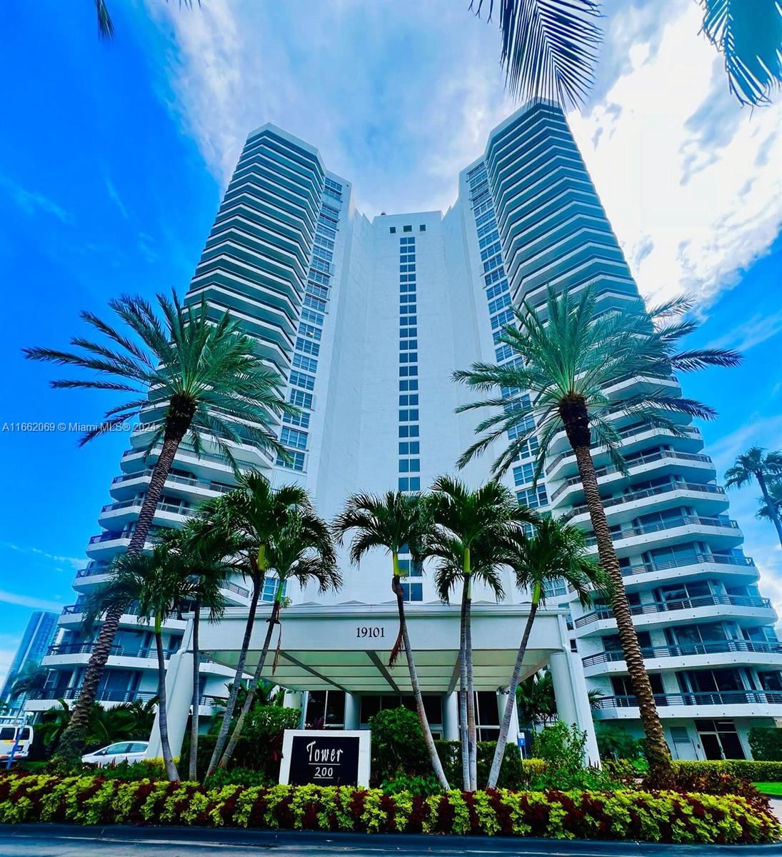 Real estate property located at 19101 36th Ct #2302, Miami-Dade, MYSTIC POINTE CONDO NO TH, Aventura, FL