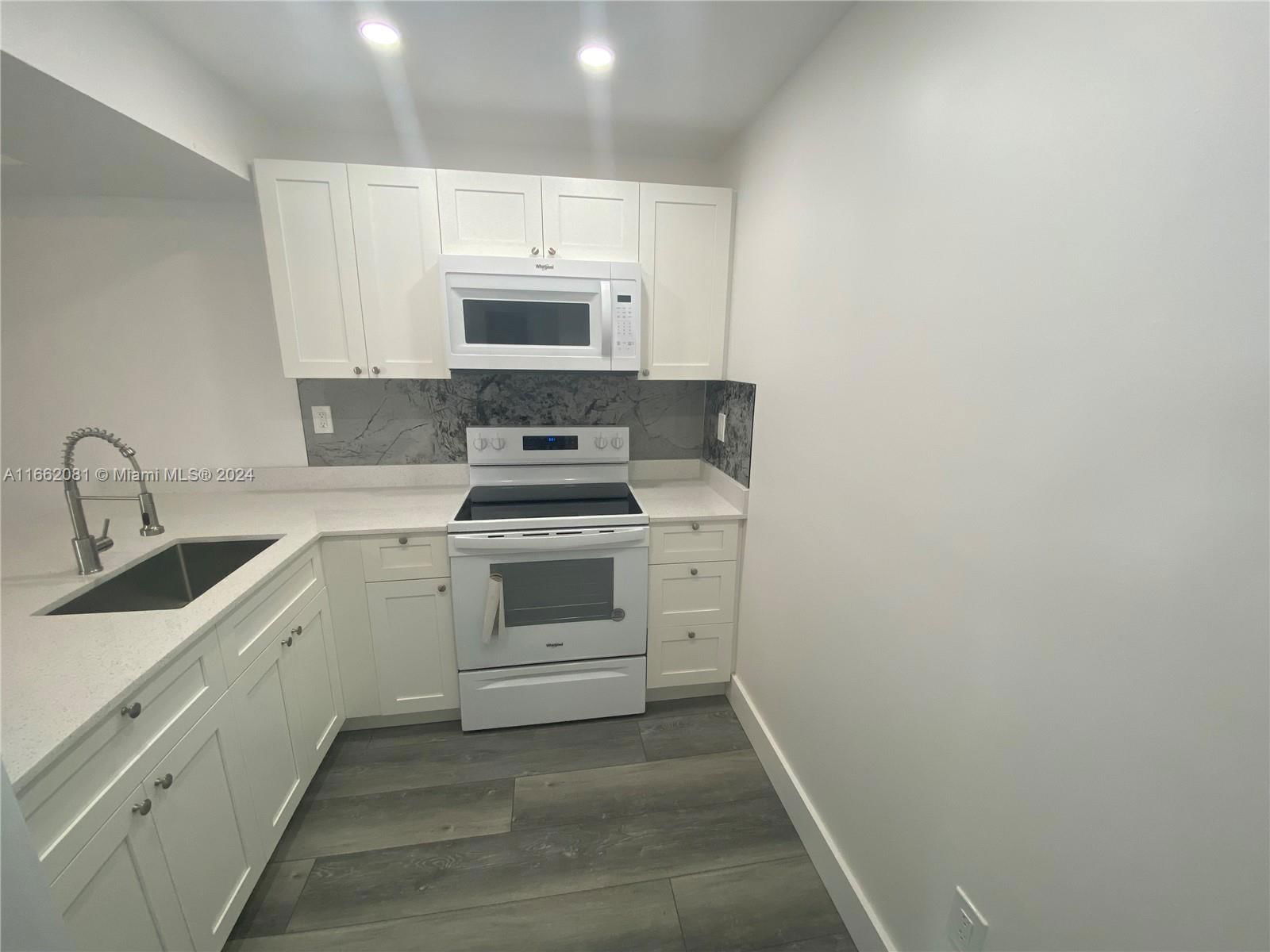 Real estate property located at 11800 18th St #527-4, Miami-Dade, INTERNATIONAL PARK CONDO, Miami, FL