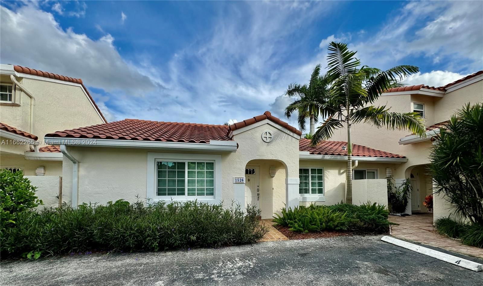 Real estate property located at 1526 Springside Ter, Broward, COUNTRY ISLES PHASE II, Weston, FL