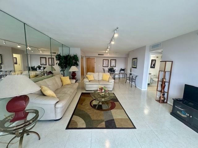 Real estate property located at 9195 Collins Ave #512, Miami-Dade, CARLISLE ON THE OCEAN CON, Surfside, FL