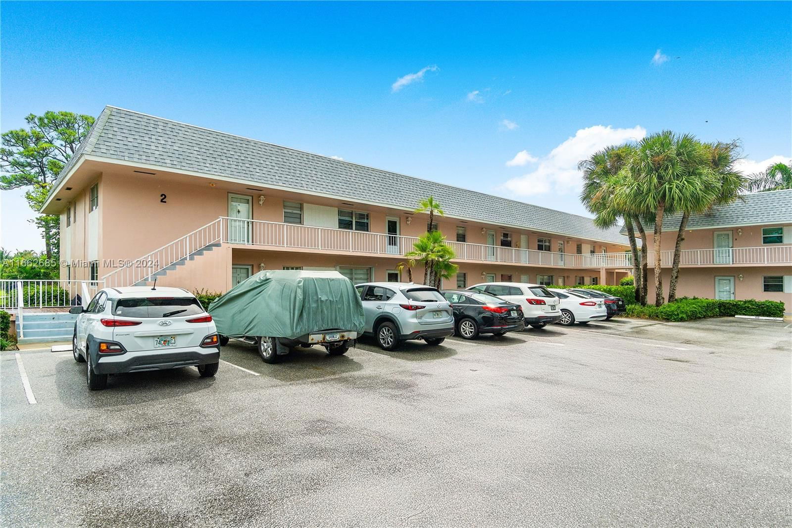 Real estate property located at 18081 Country Club Dr #19, Martin, THE LITTLE CLUB CONDO, Jupiter, FL