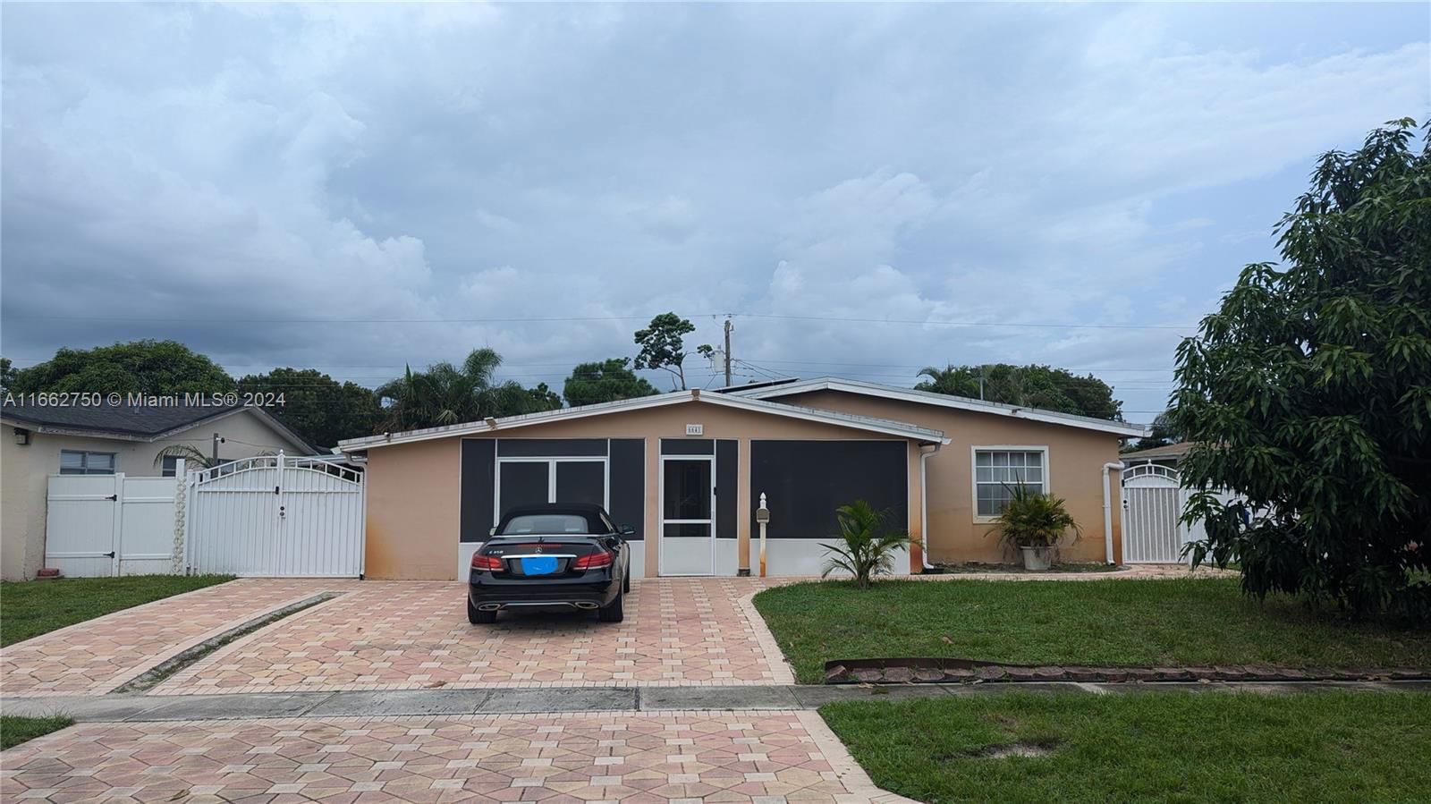 Real estate property located at 6641 Pershing St, Broward, RICKEY ESTATES, Hollywood, FL