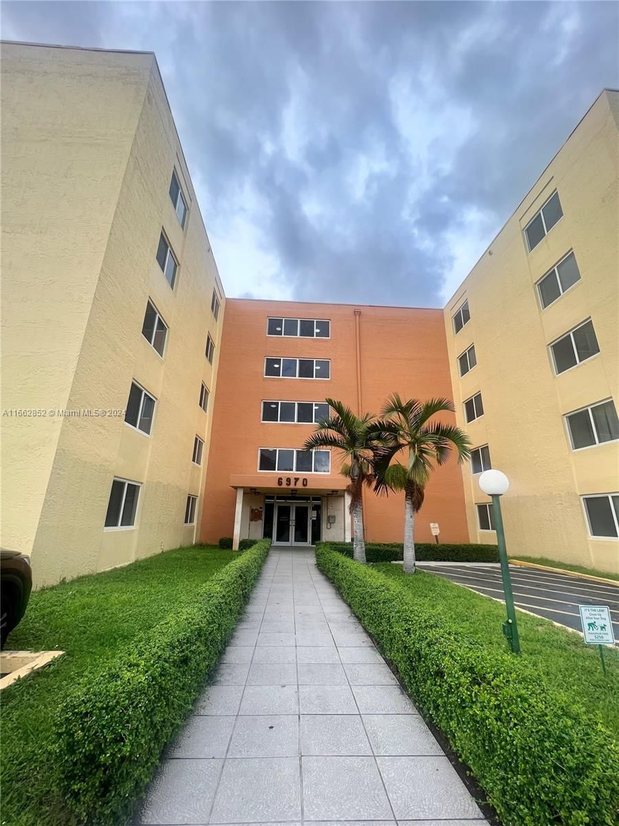 Real estate property located at 6970 186th St #3-305, Miami-Dade, CORAL GATE WEST CONDO, Hialeah, FL