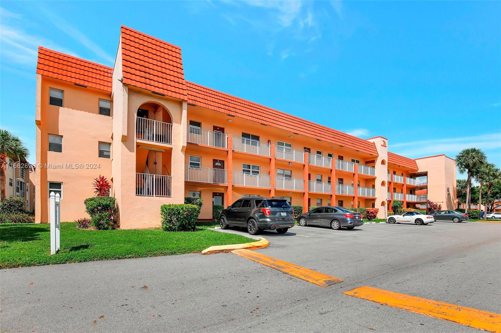 Real estate property located at 2881 Pine Island Rd #103, Broward, SUNRISE LAKES 65 CONDO, Sunrise, FL