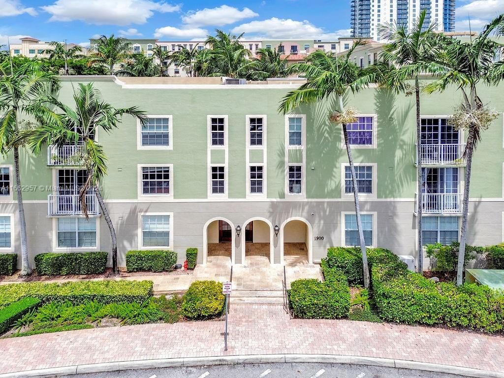 Real estate property located at 1900 Van Buren St #304B, Broward, REGENT PARK CONDO, Hollywood, FL