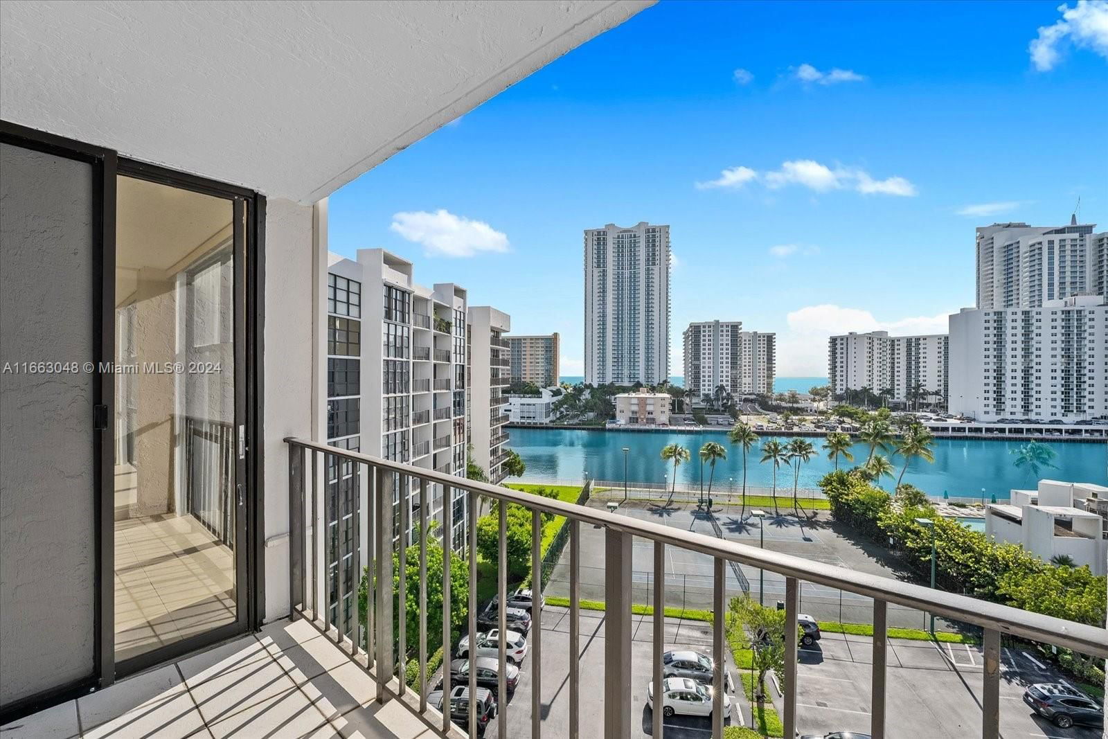 Real estate property located at 1000 Parkview Dr #824, Broward, OCEANVIEW PARK CONDO, Hallandale Beach, FL