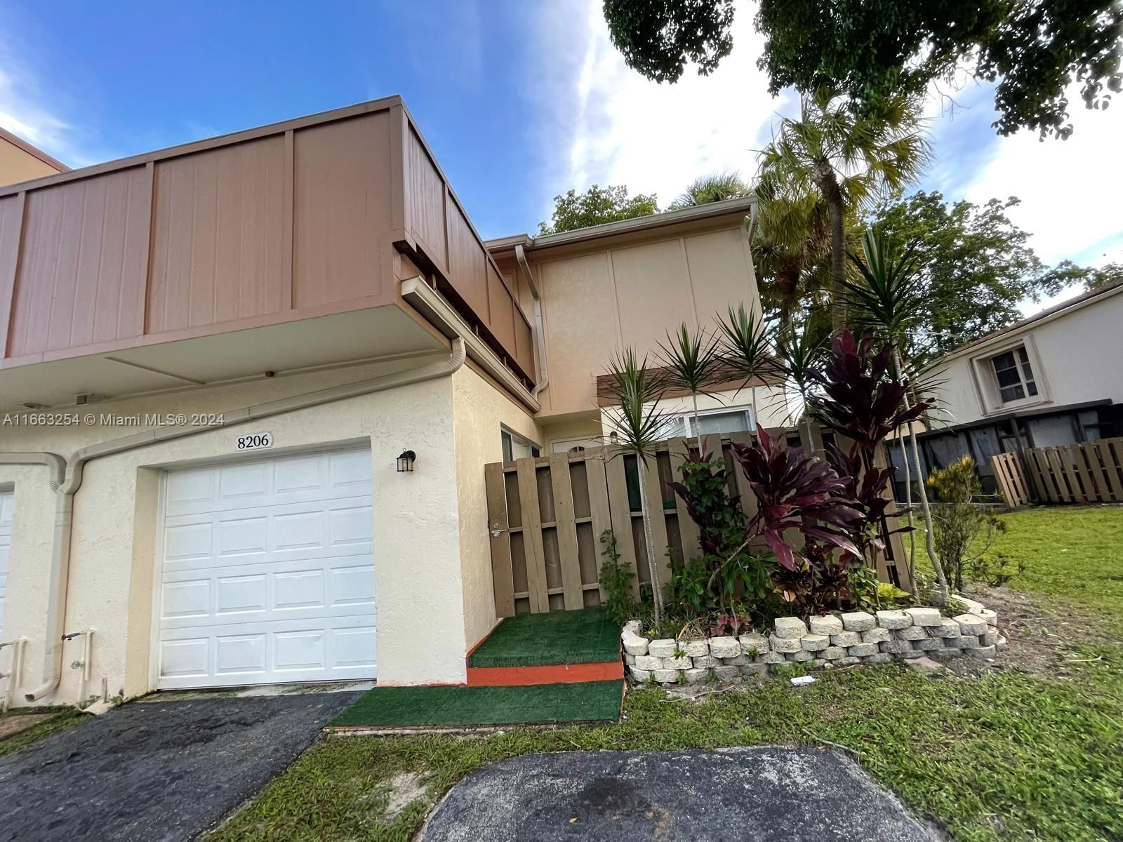 Real estate property located at 8206 9th Ct #1, Broward, TOWNHOUSES AT JACARANDA C, Plantation, FL