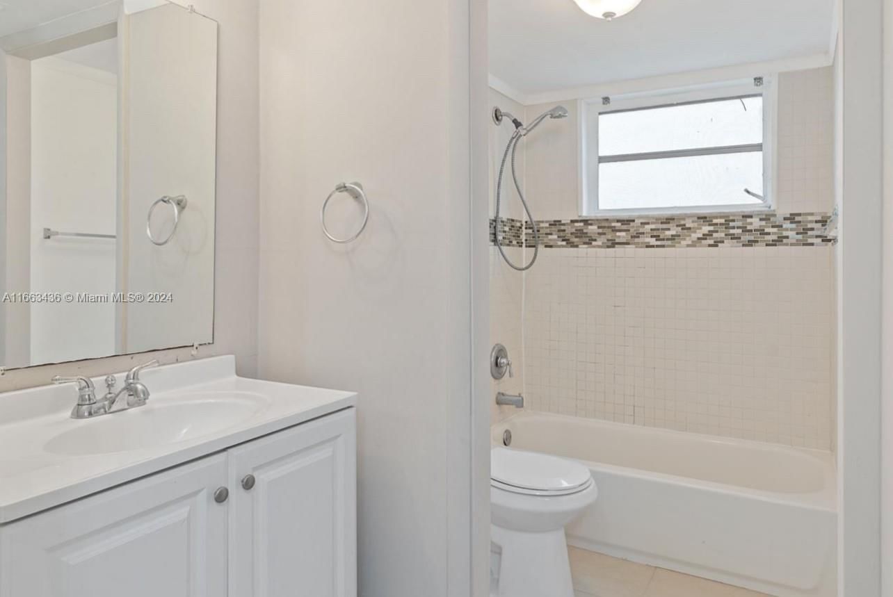 Real estate property located at 1700 191st St #100, Miami-dade, Jade Winds Grp Easter Lil, Miami, FL