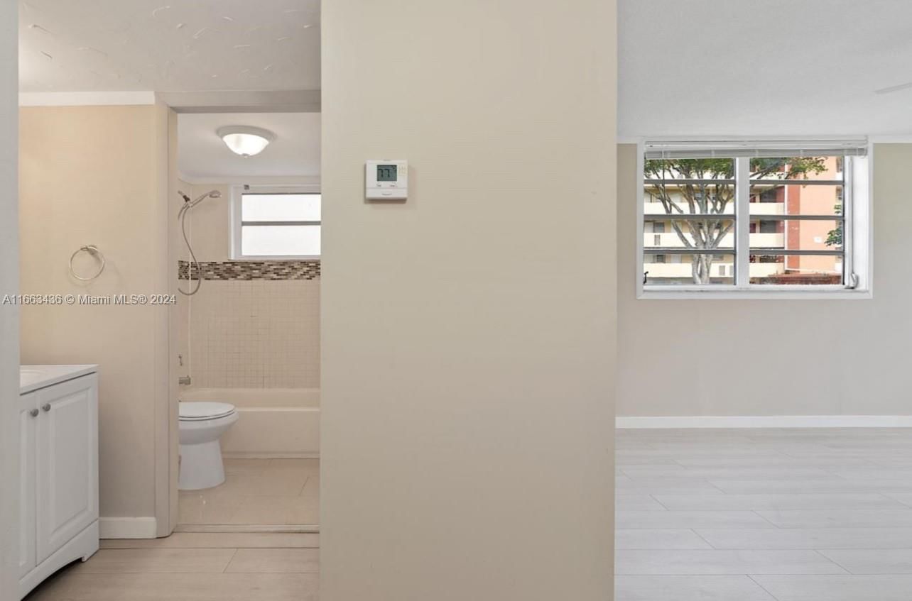 Real estate property located at 1700 191st St #100, Miami-dade, Jade Winds Grp Easter Lil, Miami, FL