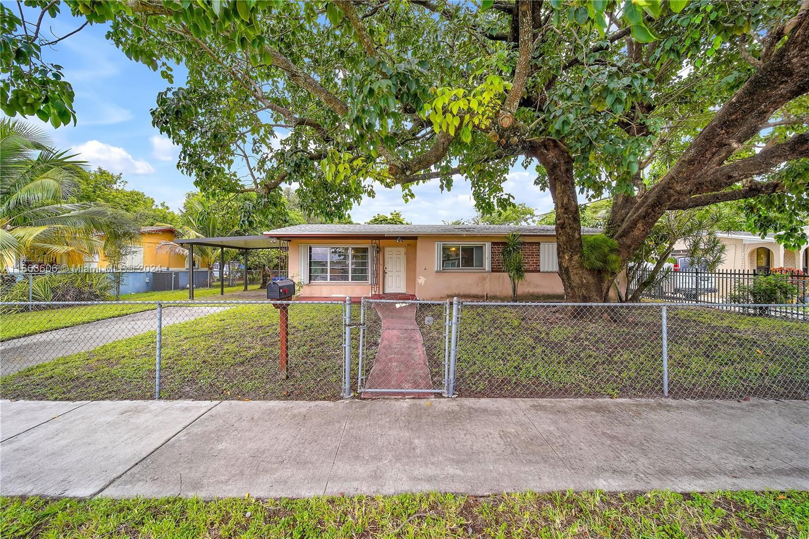 Real estate property located at 1215 189th Ter, Miami-Dade, NORWOOD 5TH ADDN SEC 2, Miami Gardens, FL