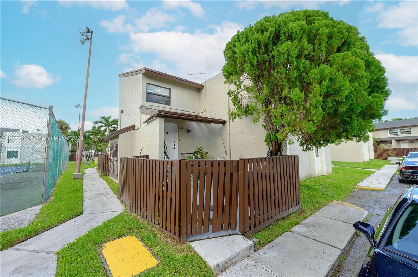 Real estate property located at 10296 9th St Cir, Miami-Dade, INDIAN LK VILLAGE PHASE 1, Miami, FL