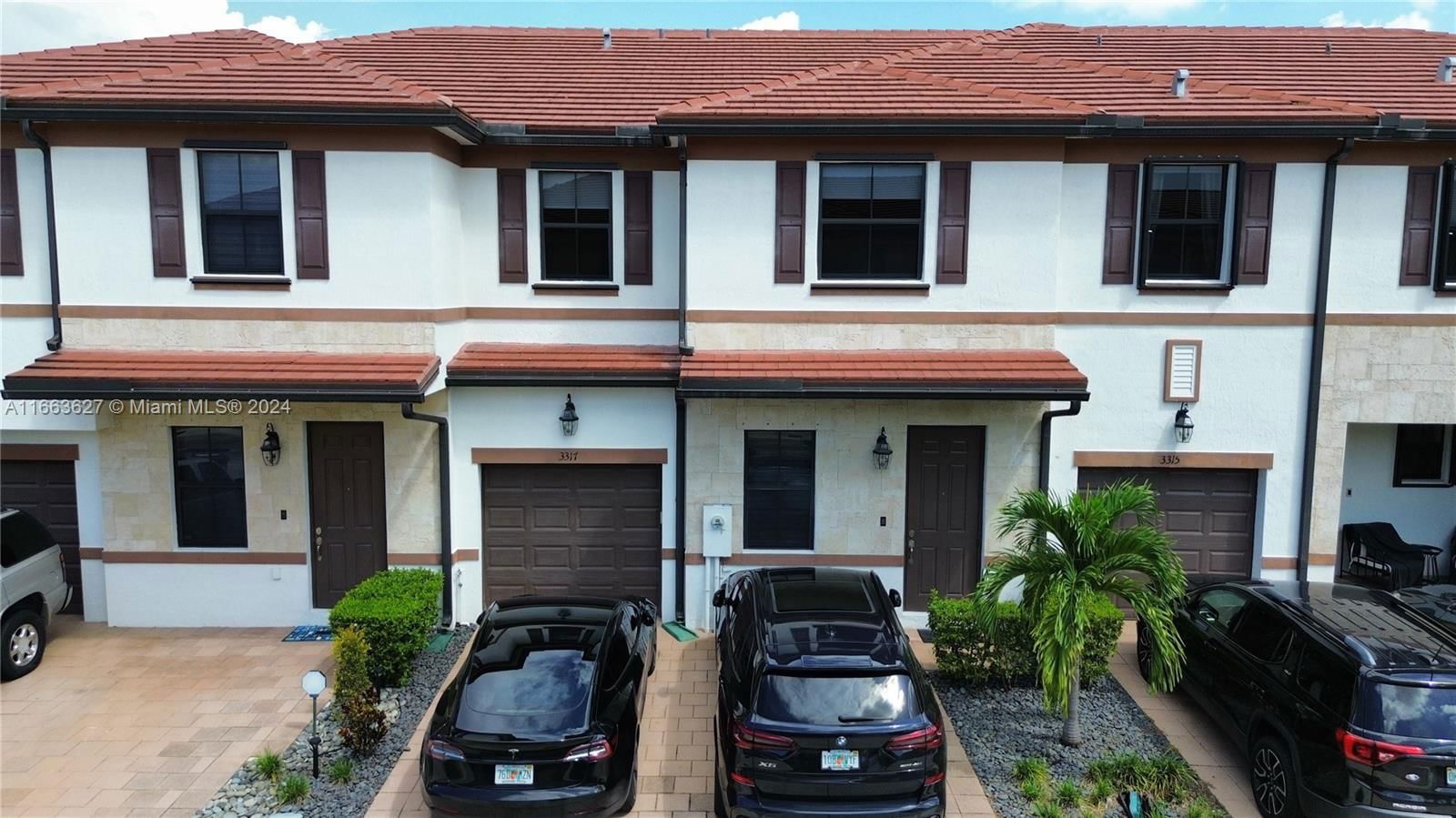 Real estate property located at 3317 100th Ter #100, Miami-Dade, AQUABELLA SECTION ONE, Hialeah, FL