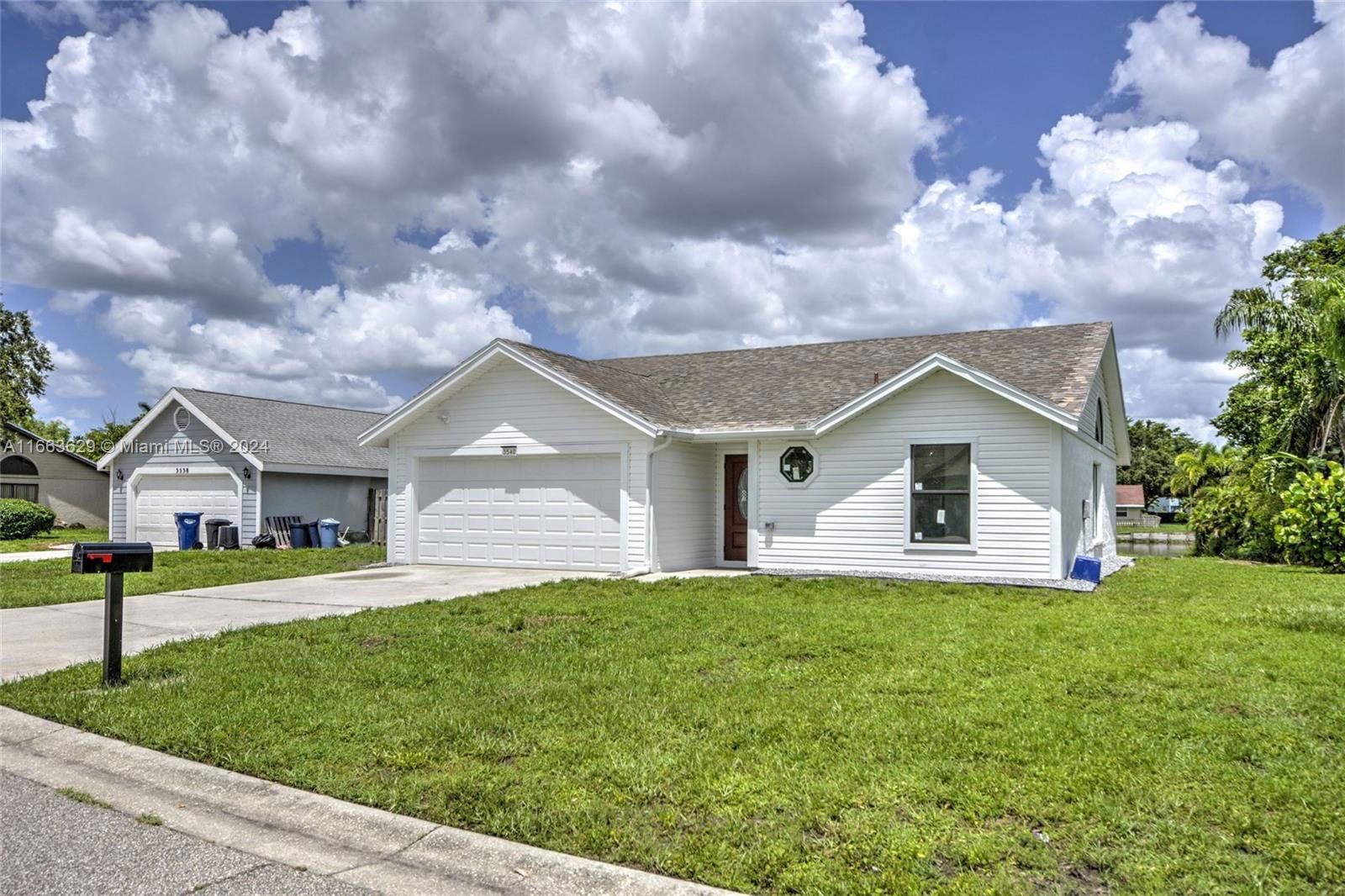 Real estate property located at 3540 65th Ave Cir E, Manatee, CENTRE LAKE, Other City - In The State Of Florida, FL