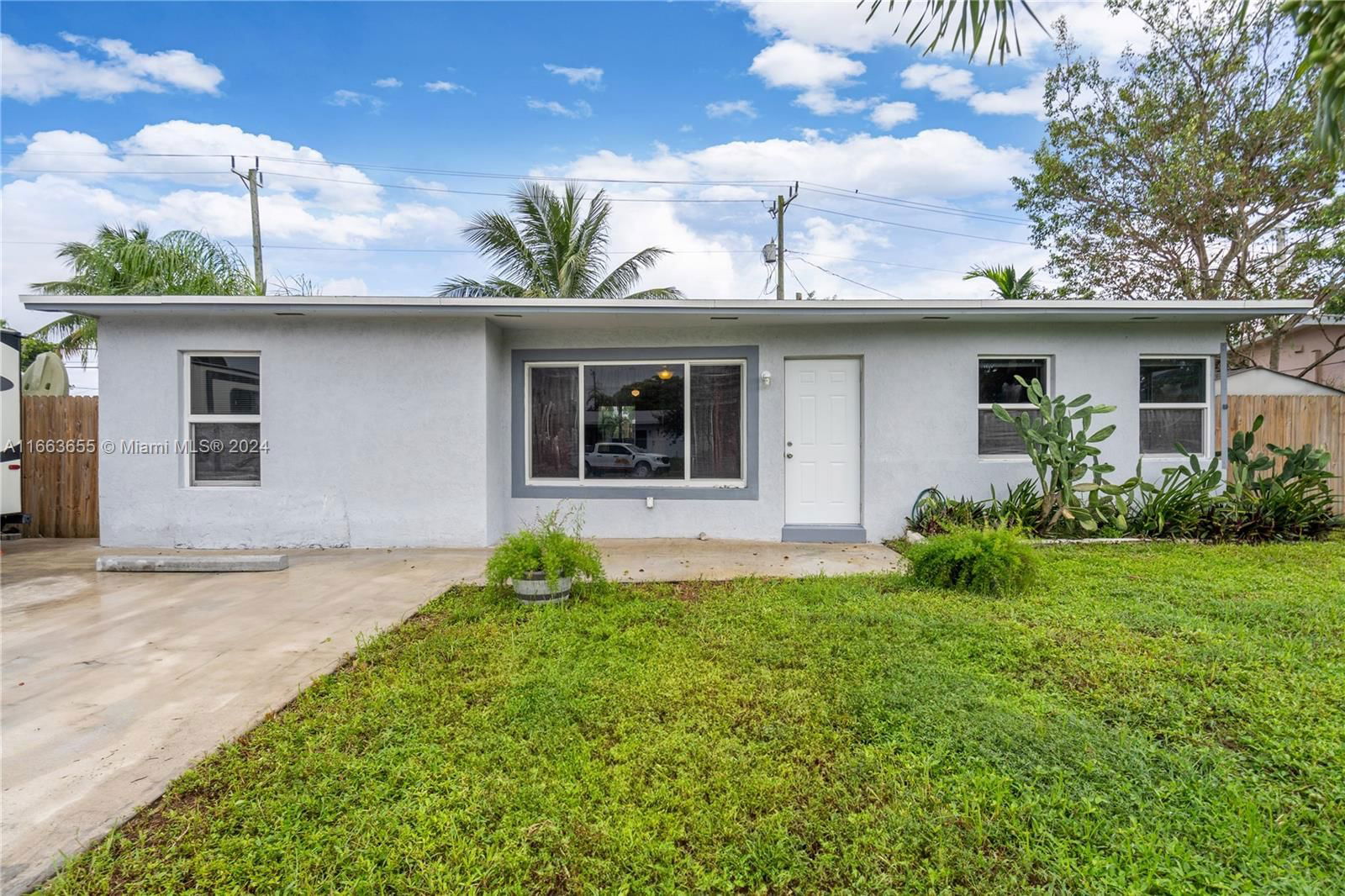 Real estate property located at 2560 8th Ter, Broward, CRESTHAVEN NO 10, Pompano Beach, FL