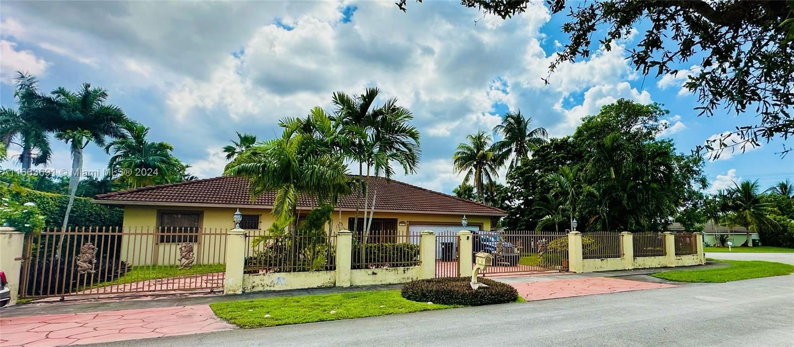 Real estate property located at 10512 55th St, Miami-Dade, MILLER ESTATES, Miami, FL