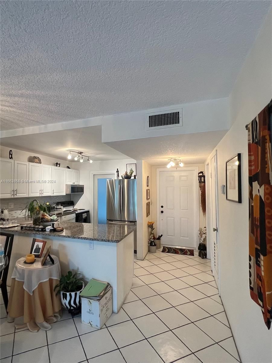 Real estate property located at 1201 Hillcrest Ct #215, Broward, HILLCREST COUNTRY CLUB AP, Hollywood, FL